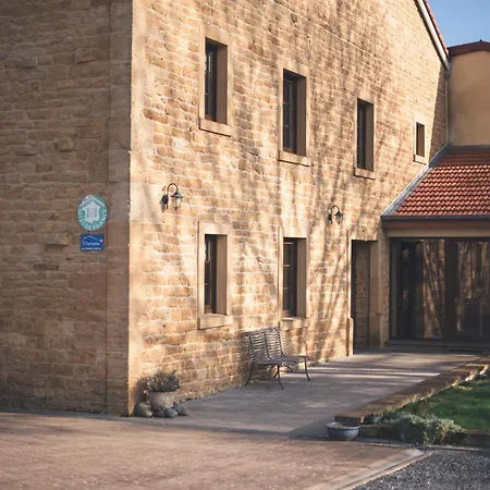 D'hotes La Fraiseraie Bed & Breakfast 3*