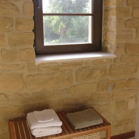 D'hotes La Fraiseraie 3*
