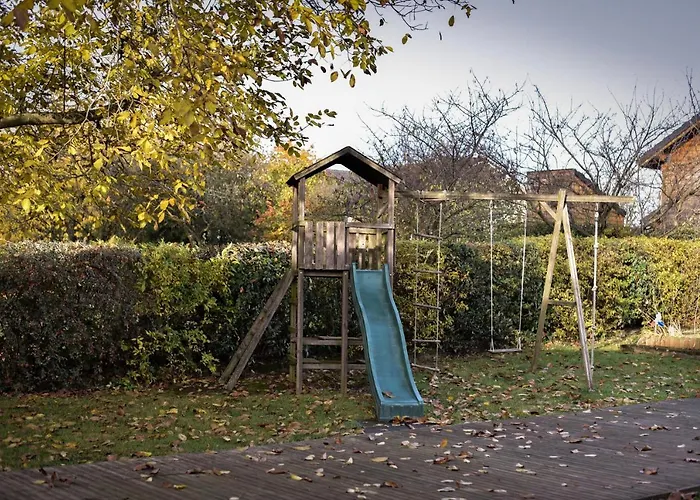 D'hotes La Fraiseraie Bed & Breakfast 3*